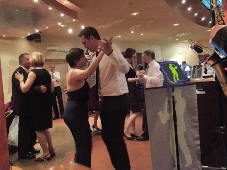 Cha-Cha-Cha - Rumba - Discofox - Walzer - Tango - Slowfox - Foxtrott