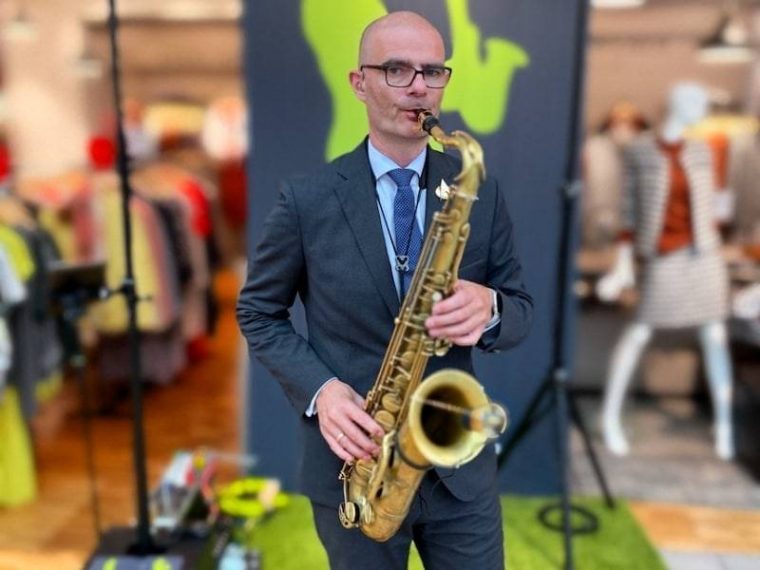 fashion show with saxophone player