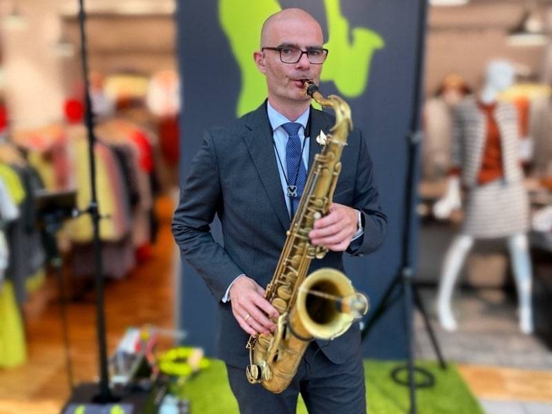 fashion show with saxophone player